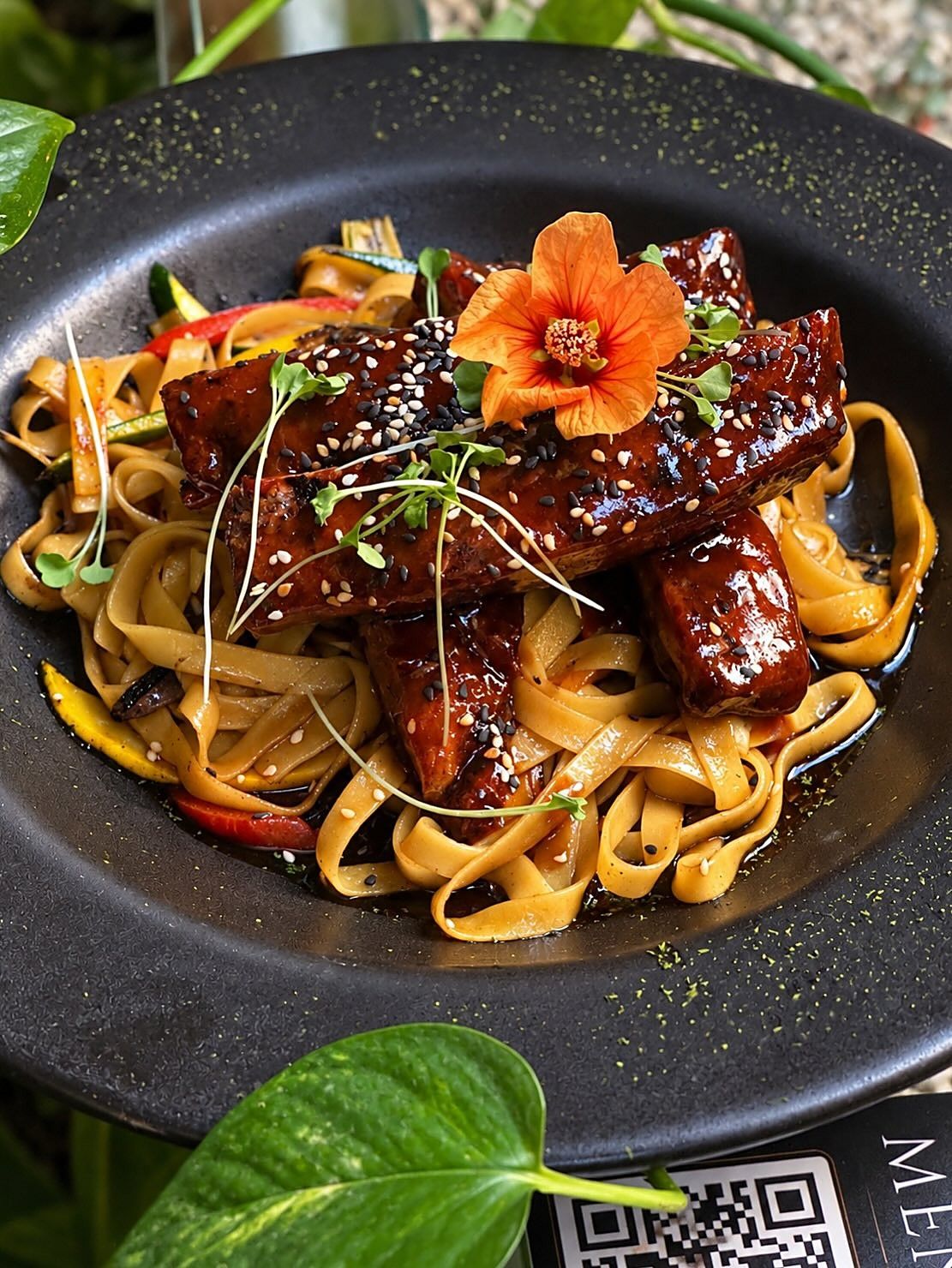 Costillas con Tallarines, plato de Mystic